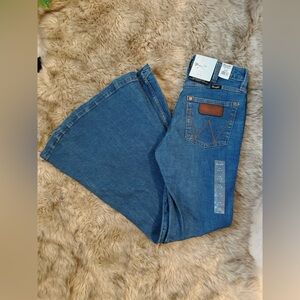 NWT Wrangler retro high rise flare